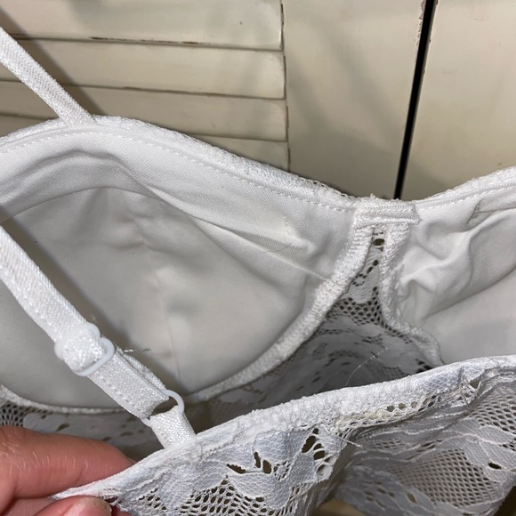 White Lace Padded Crop Top - Picture 10 of 11